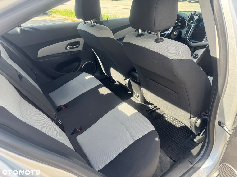 Chevrolet Cruze 1.6 LS - 16