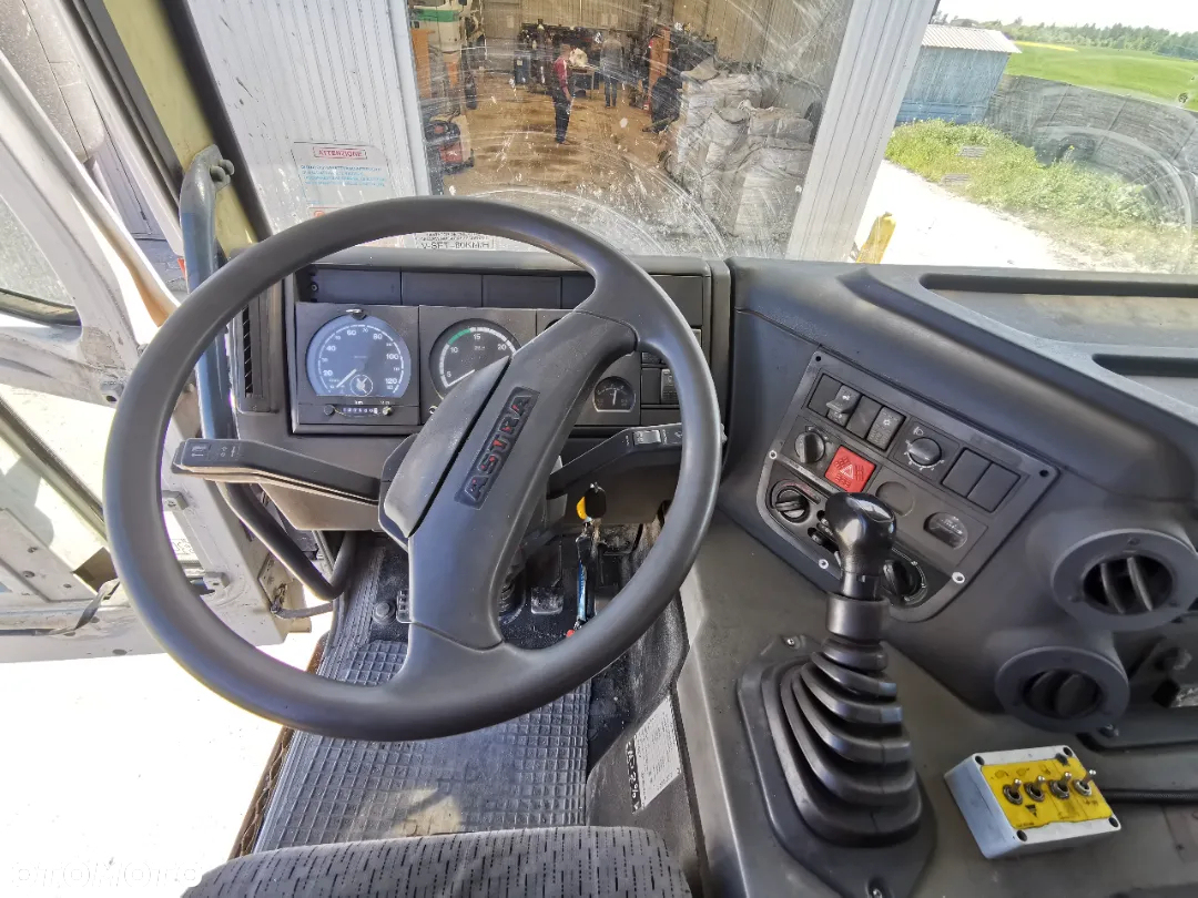 Iveco Astra - 10
