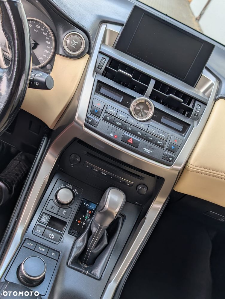 Lexus NX 200t AWD Luxury Line - 11