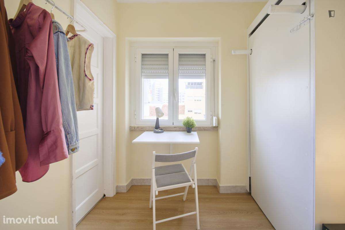 Quarto - localizado em Roma-Areeiro Lisbon - Grande imagem: 3/17