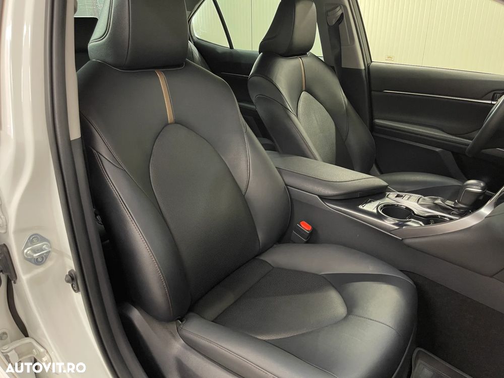 Toyota Camry 2.5 Hybrid Business - 9