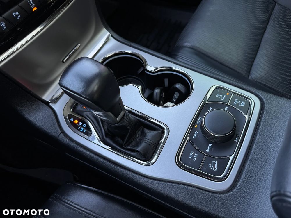 Jeep Grand Cherokee - 12