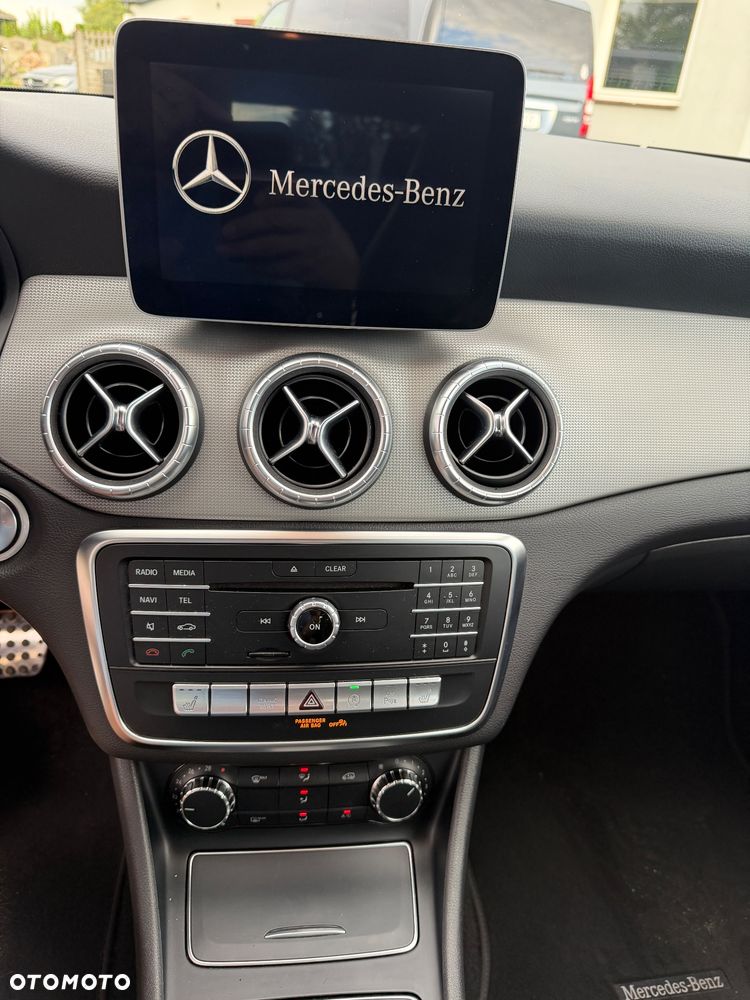 Mercedes-Benz CLA 200 7G-DCT AMG Line - 14