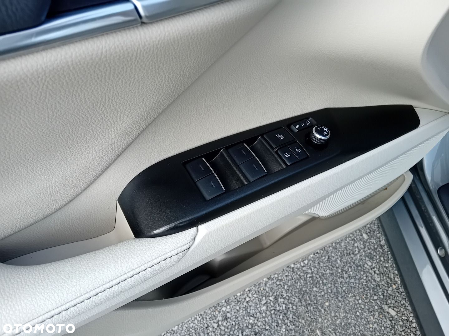 Toyota Camry 2.5 Hybrid Executive CVT - 23