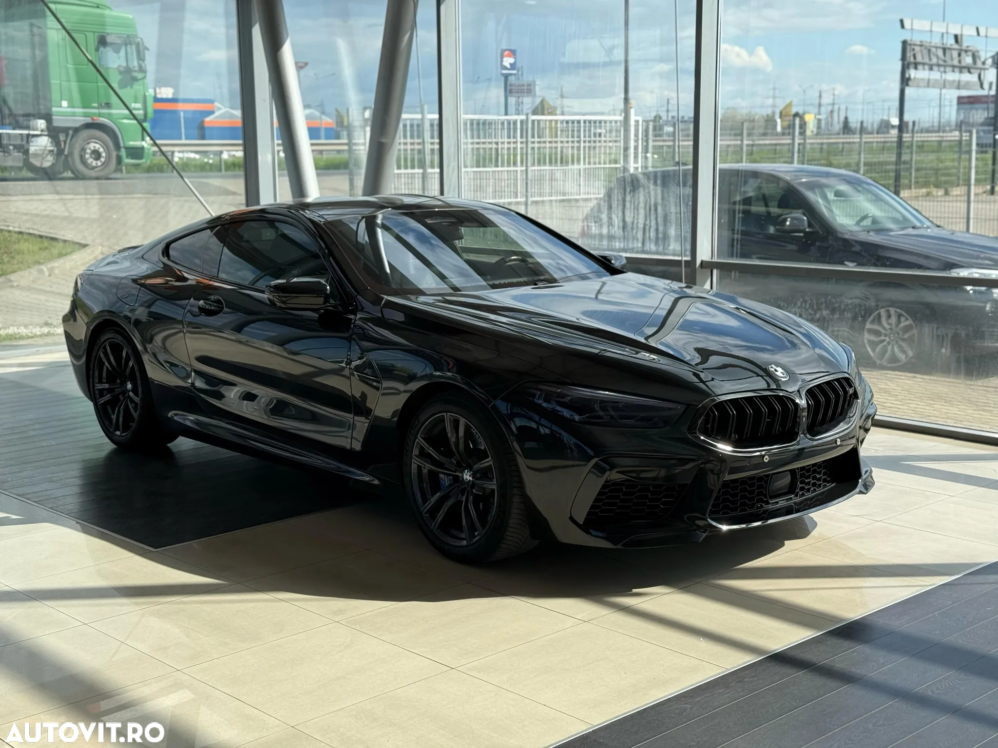 BMW M8 Competition - 3