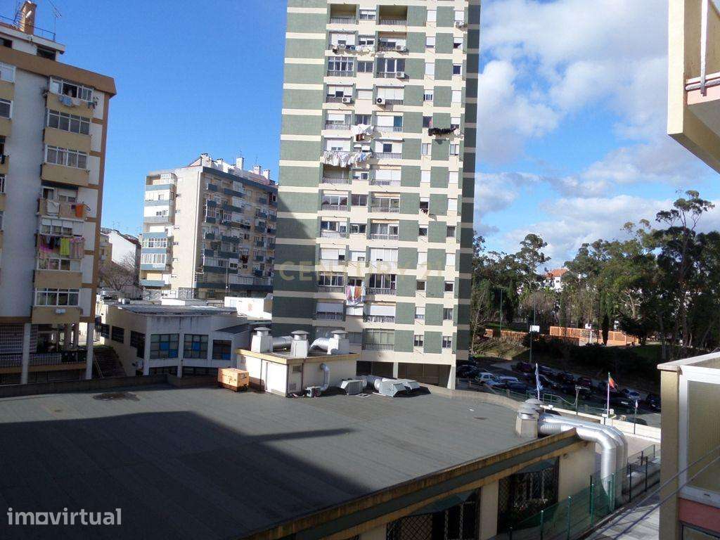 Apartamento T2 em Benfica, Lisboa - Oportunidade Única! - Grande imagem: 2/5
