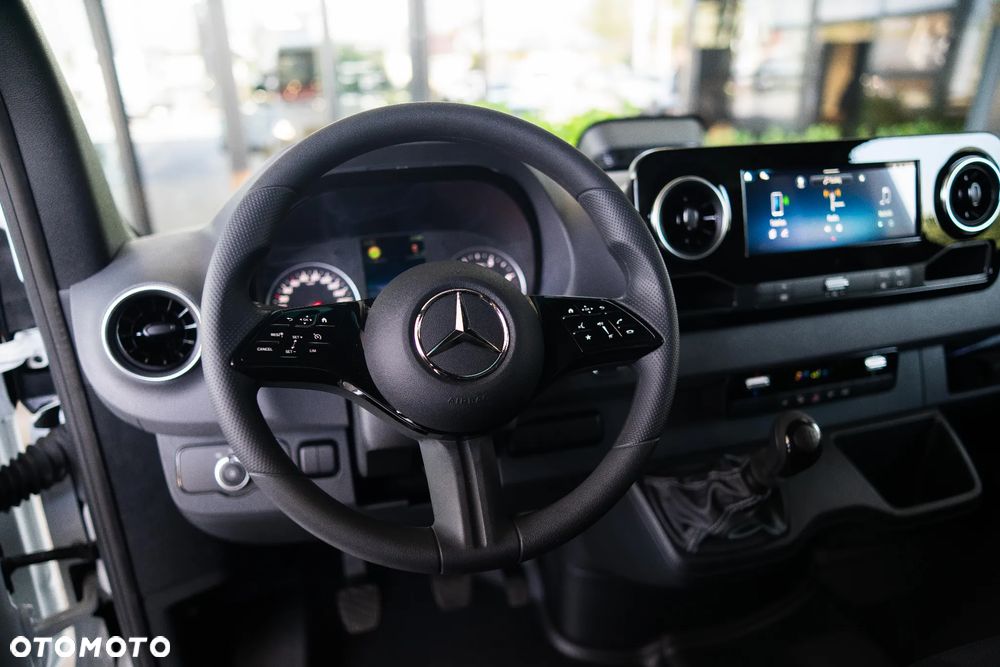 Mercedes-Benz Sprinter - 19