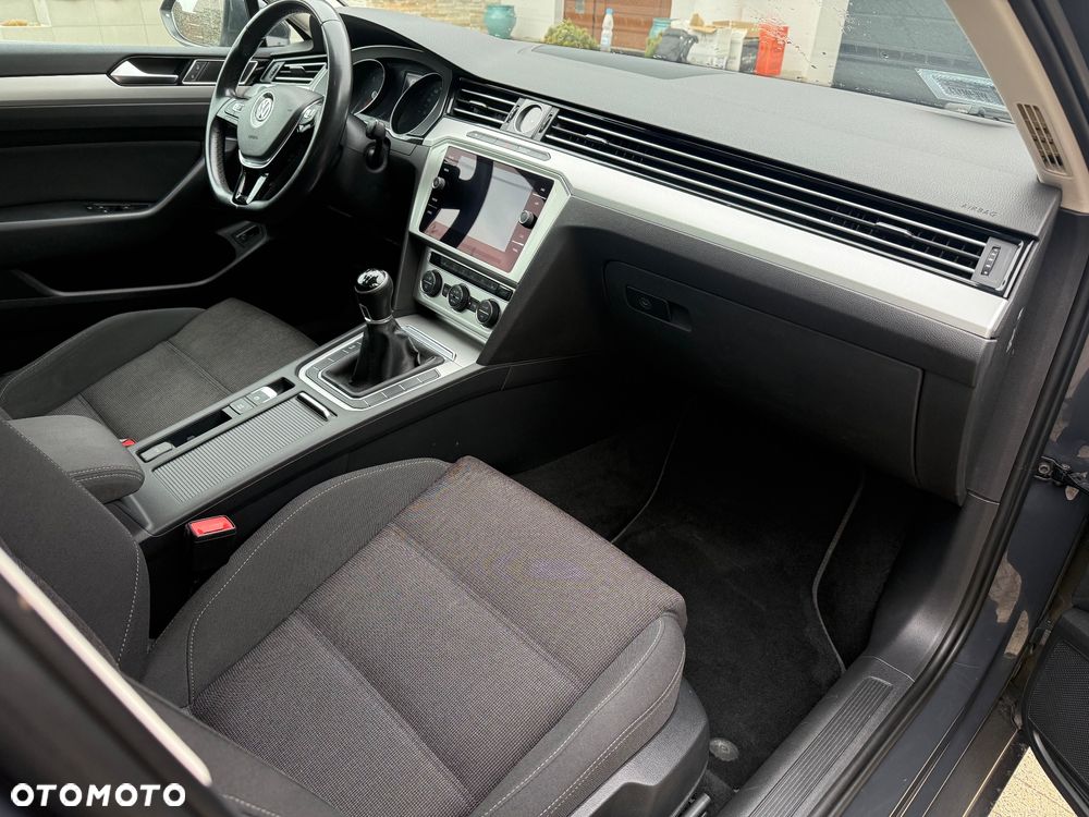 Volkswagen Passat 2.0 TDI SCR Business - 16