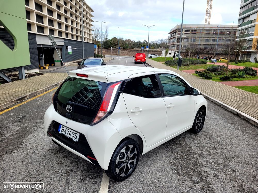 Toyota Aygo x-play touch - 2