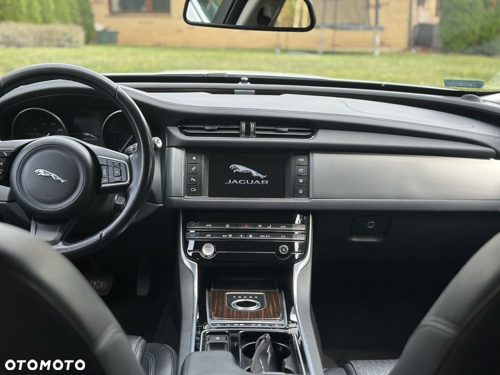 Jaguar XF 2.0 i4D AWD Prestige - 13