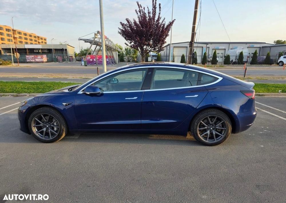 Tesla Model 3 - 7