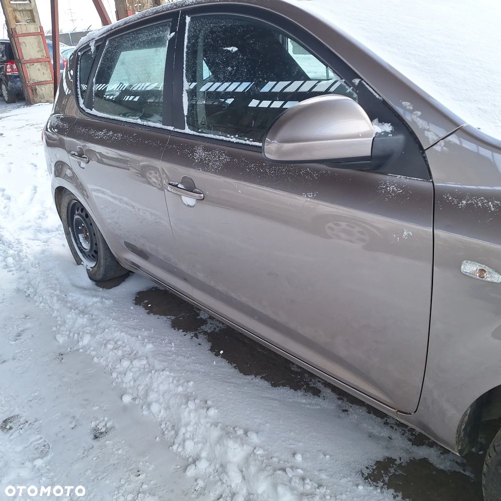 DRZWI PRAWE LEWE PRZOD TYL KIA CEED I 8Q - 1