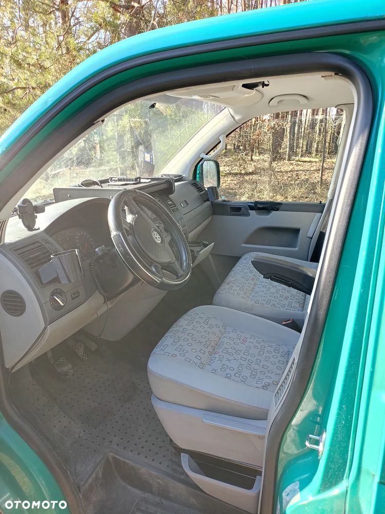 Volkswagen Caravelle - 11