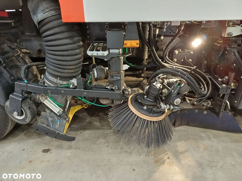 Renault D12 Zamiatarka Zoeller Faun Euro 6 PM10 Szczotki L/R Rok 2017 2 Silniki 2825 MTH - 8