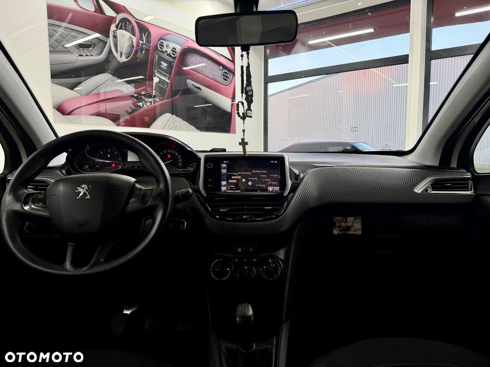 Peugeot 208 - 18