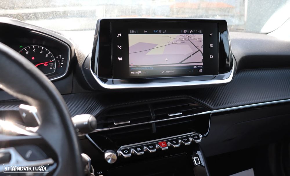 Peugeot 2008 1.2 PureTech Active EAT8 — fotografia 18