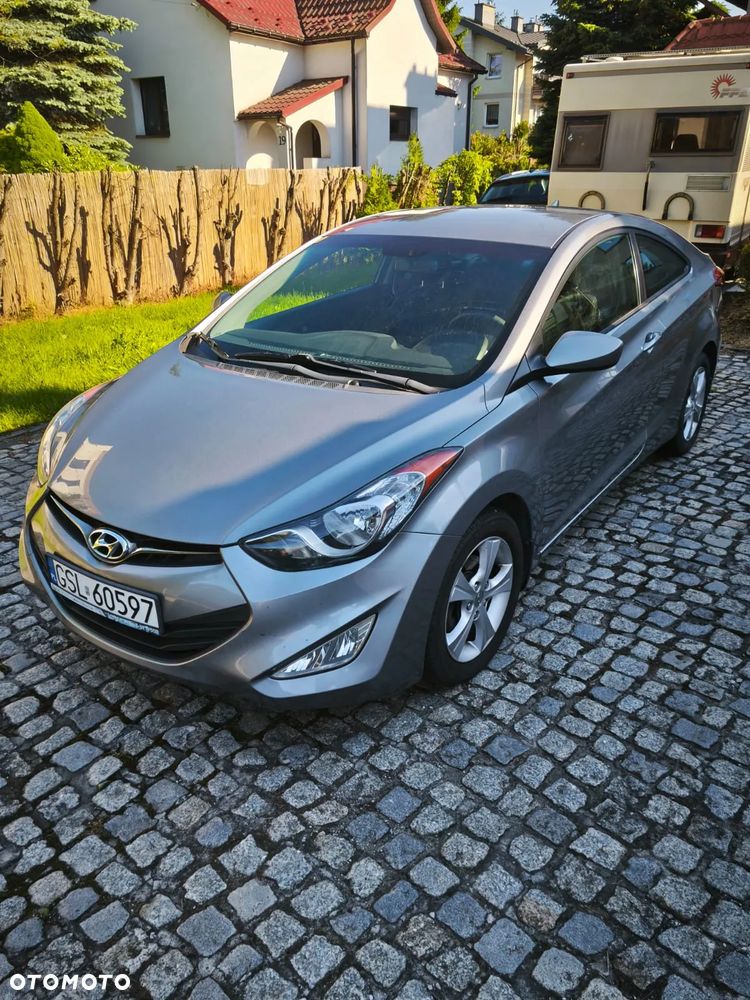 Hyundai Elantra - 1