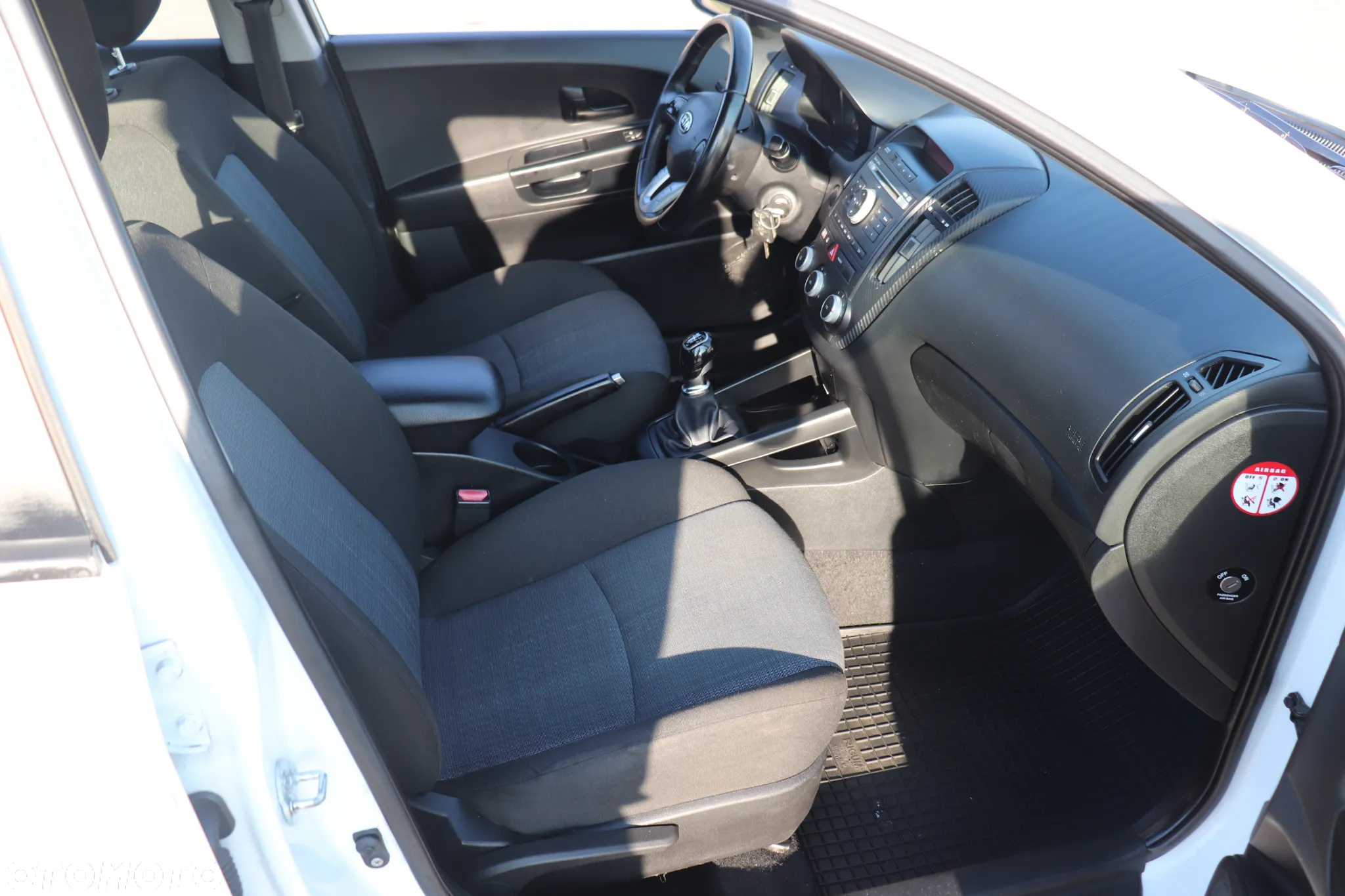 Kia Ceed 1.4 CVVT Attract - 16