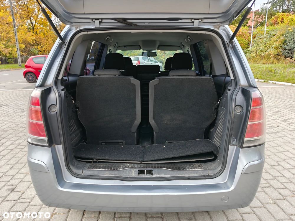 Kia Carnival V6 Executive - 27