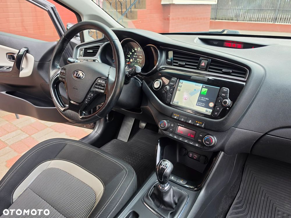 Kia Ceed 1.6 CRDi 136 ISG Platinum Edition - 22