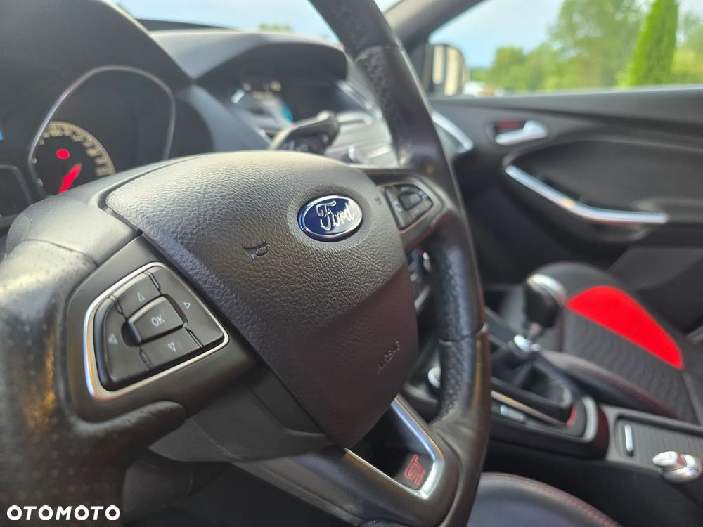 Ford Focus 2.0 EcoBoost ST mit Leder-Exclusiv-Paket - 24