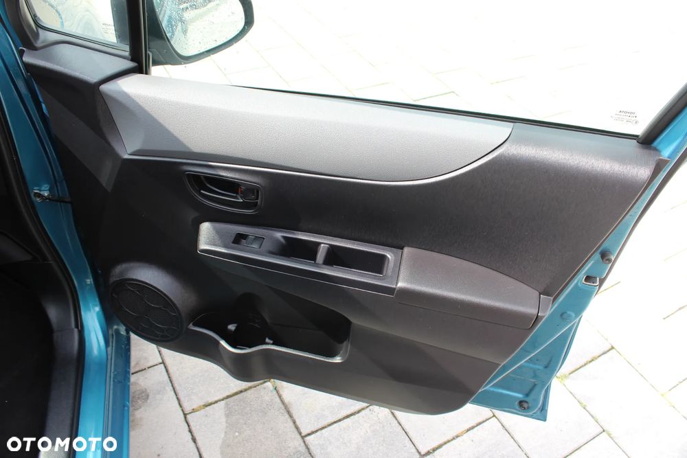 Toyota Yaris Hybrid 100 Premium - 23