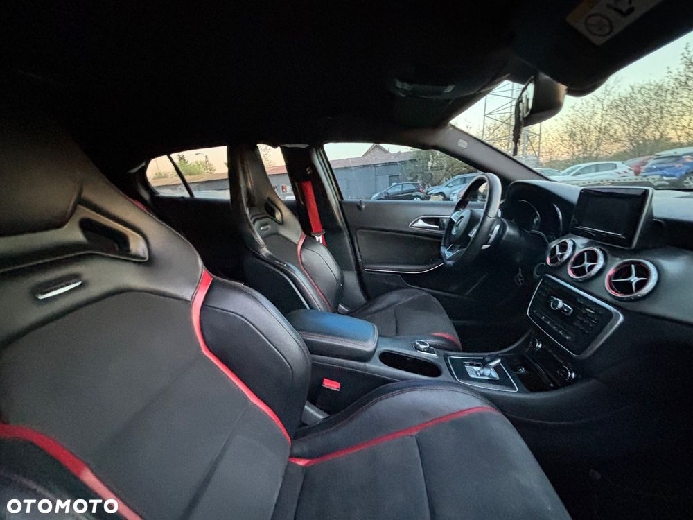 Mercedes-Benz GLA 45 AMG 4Matic 7G-DCT Edition 1 - 17