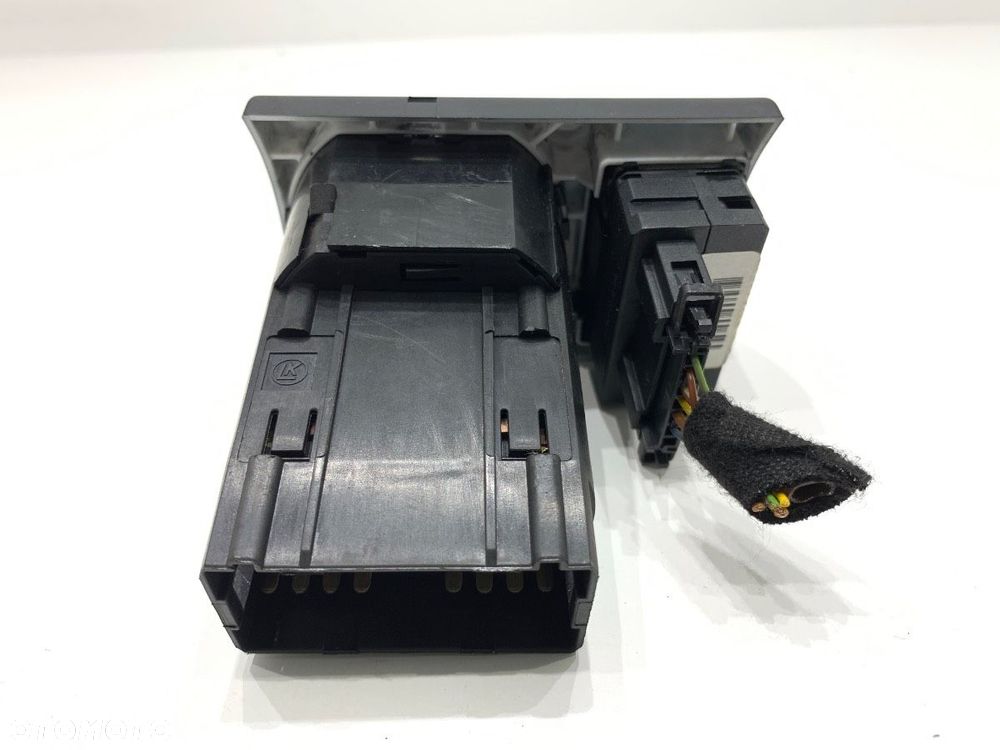 WŁĄCZNIK ŚWIATEŁ  AUDI A6 C5 Avant (4B5) 1997 - 2005 1.9 TDI 96 kW [130 KM] olej napędowy 2001 - 3