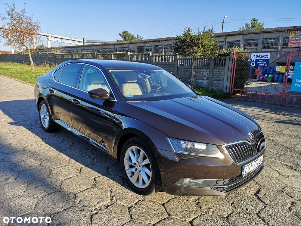 Skoda Superb 2.0 TDI DSG Premium Edition - 9