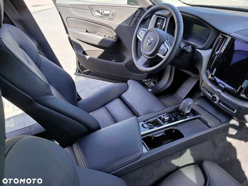 Volvo XC 60 B4 D AWD Plus Bright - 12