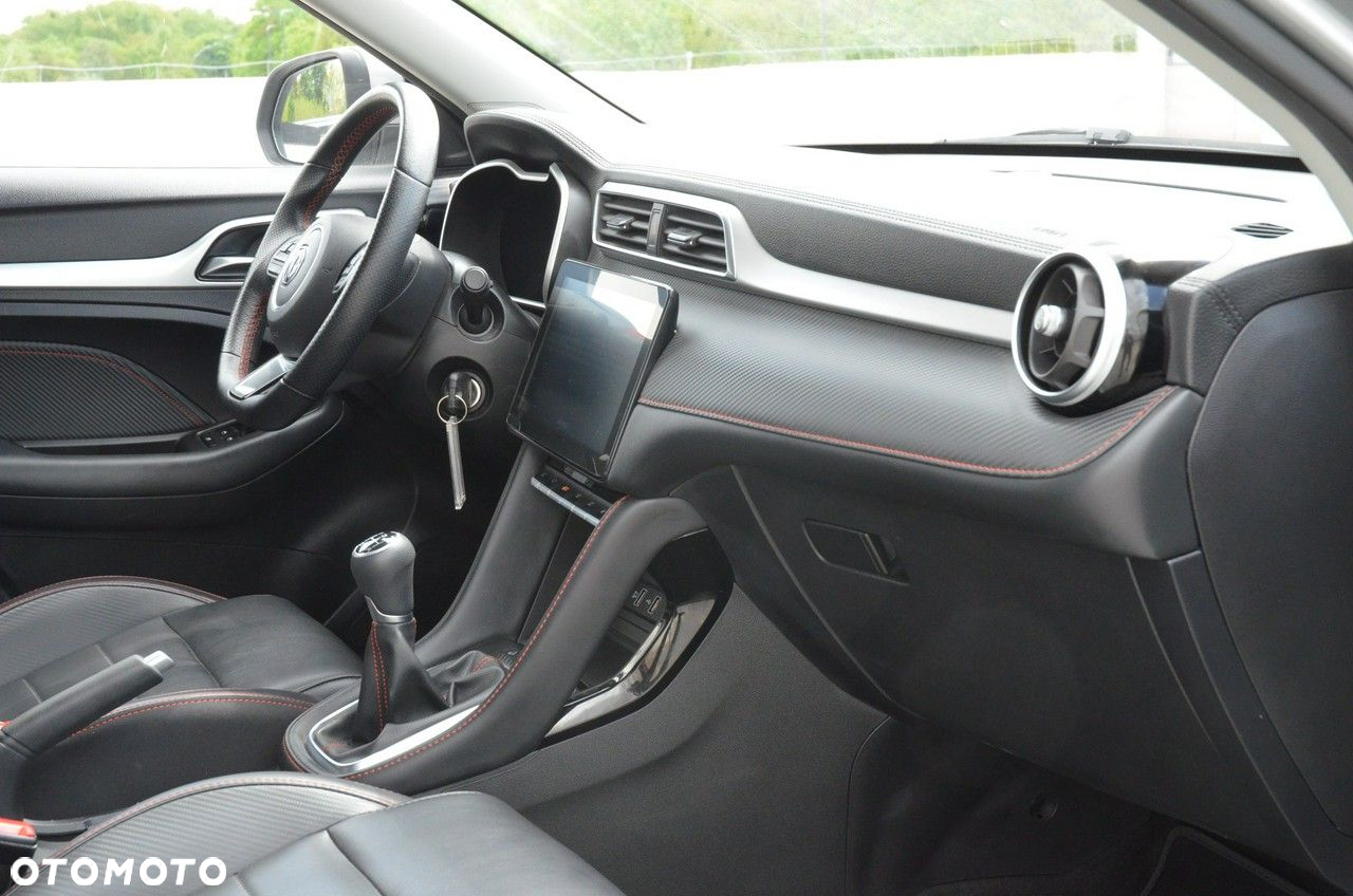 MG ZS - 19