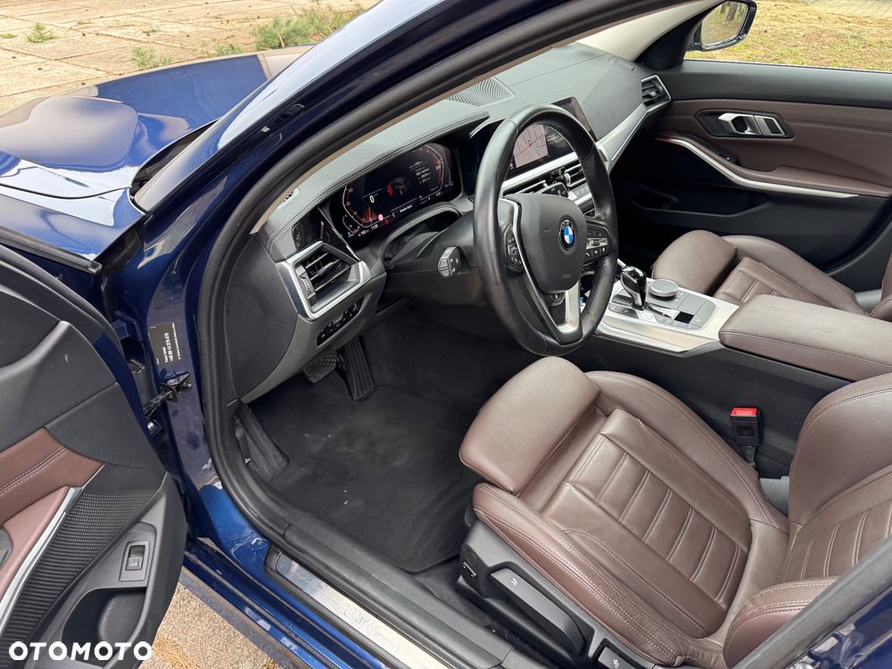 BMW Seria 3 320d xDrive Luxury Line sport - 24