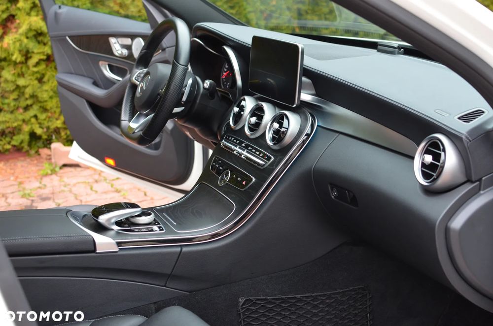 Mercedes-Benz Klasa C AMG 43 4Matic 9G-TRONIC - 12