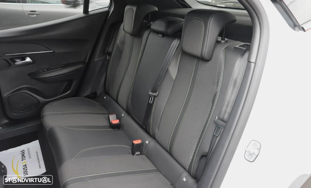 Peugeot 2008 PureTech 130 EAT8 GT - 16