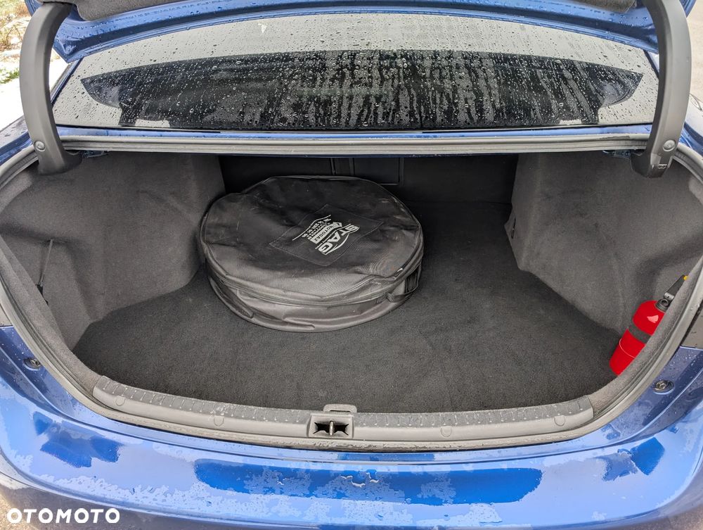 Toyota Avensis 1.8 Prestige MS - 12