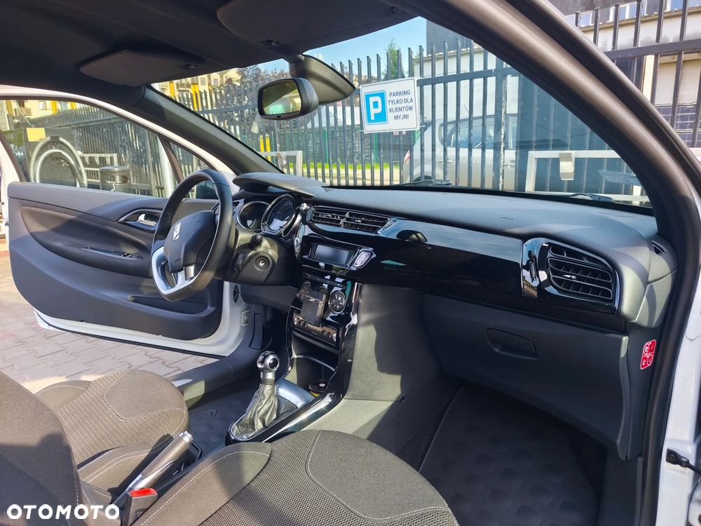 Citroën DS3 1.6 e-HDi SoChic - 12