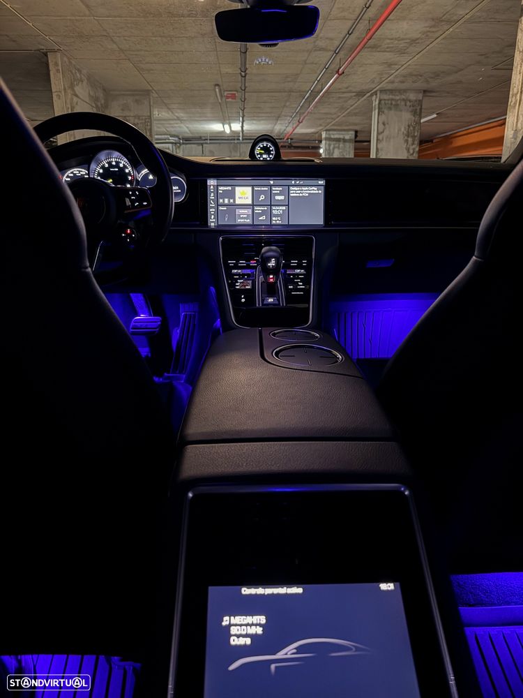 Porsche Panamera 4 E-Hybrid Platinum Edition - 12