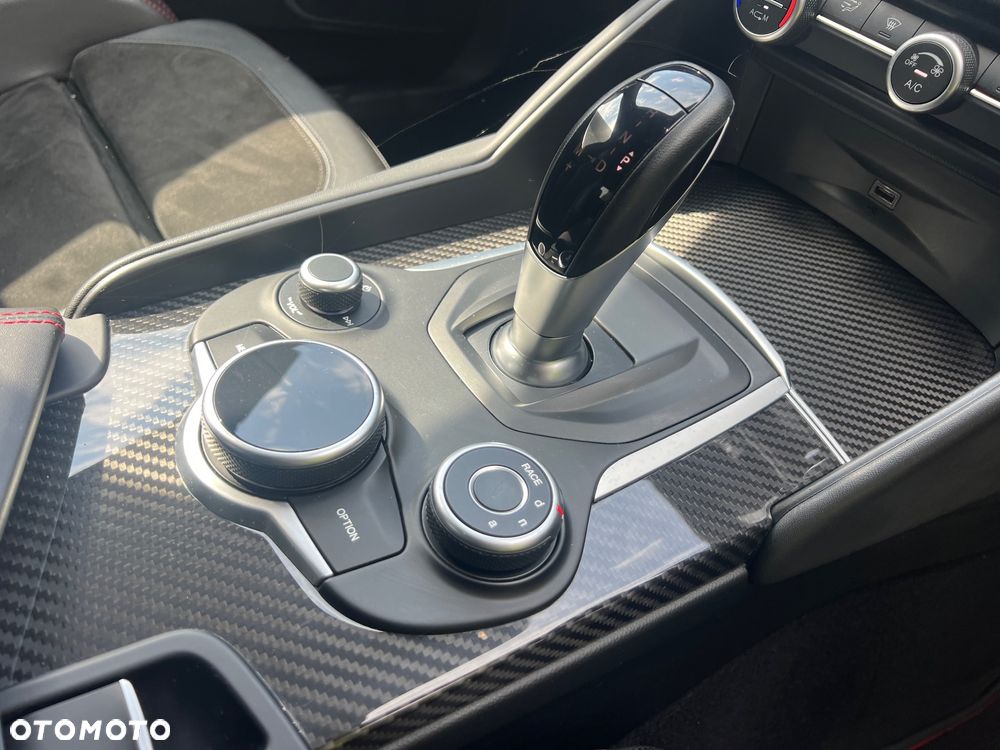 Alfa Romeo Giulia 2.9 V6 Bi-Turbo AT8 Quadrifoglio - 6
