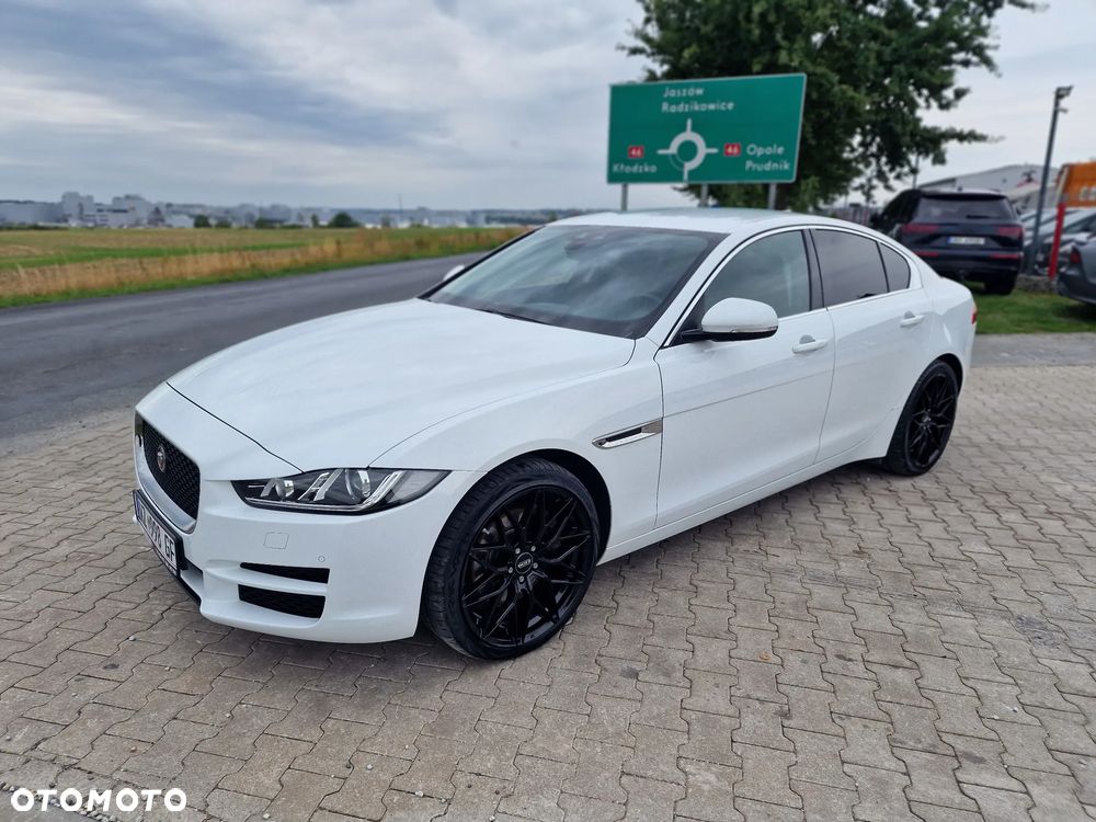 Jaguar XE 20d AWD R-Sport - 3