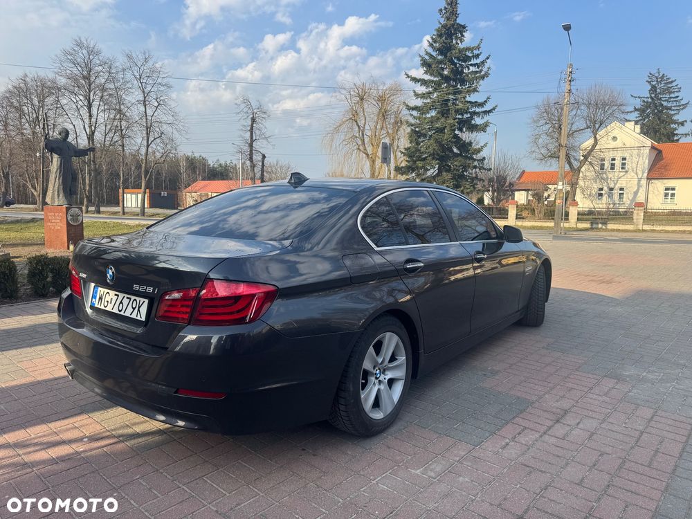BMW Seria 5 528i xDrive Modern Line - 7