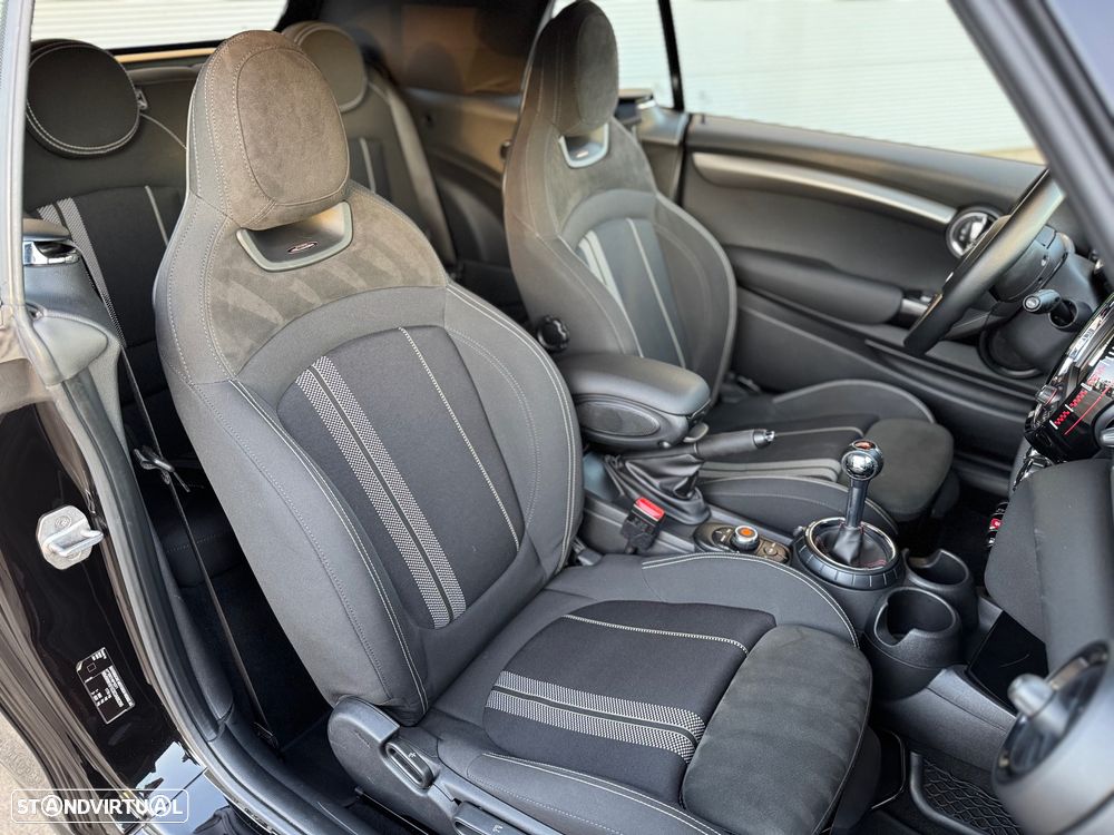 MINI Cabrio John Cooper Works - 15