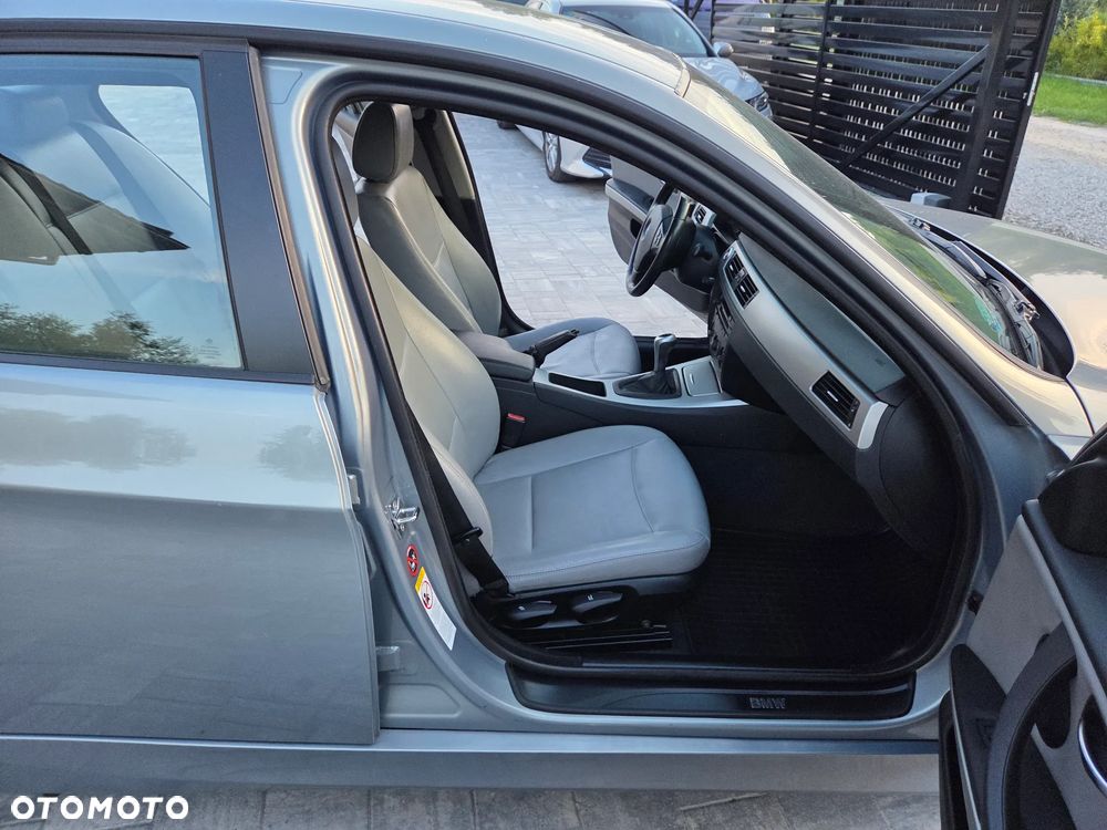BMW Seria 3 318d DPF - 18