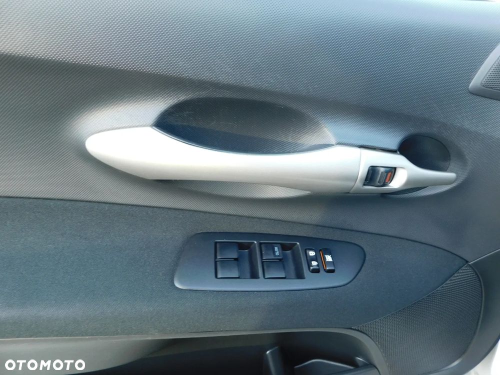 Toyota Auris 1.6 VVT-i Executive - 23