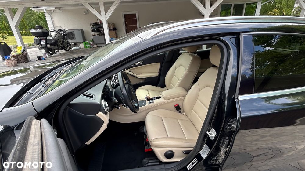 Mercedes-Benz GLA 200 7G-DCT - 12