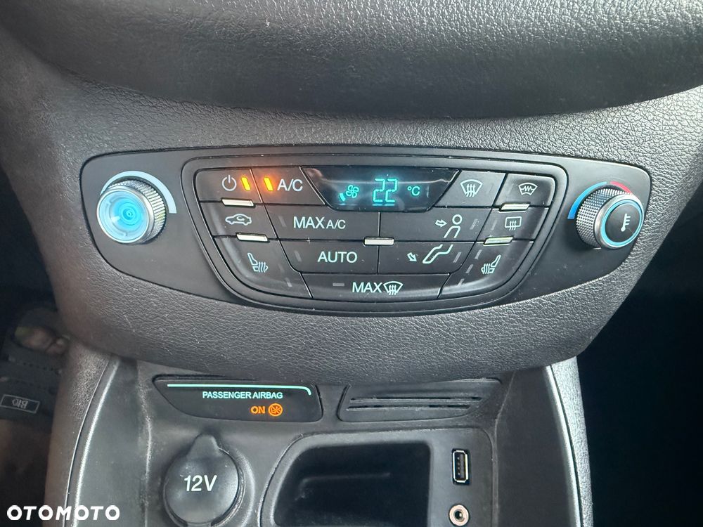Ford Tourneo Courier 1.0 EcoBoost Titanium - 24