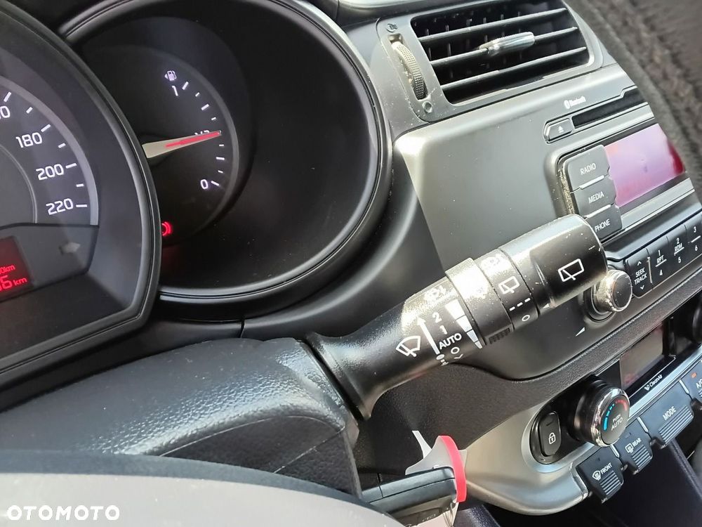 Kia Rio 1.2 Dream Team Edition - 29