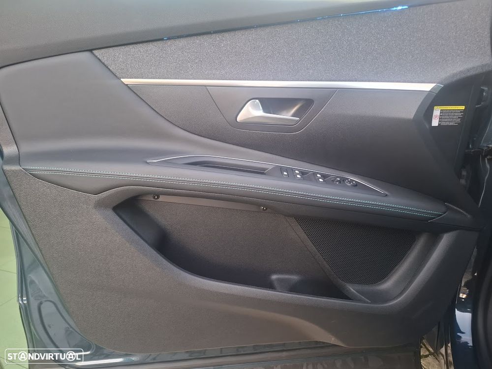 Peugeot 3008 1.6 Hybrid Allure e-EAT8 - 26