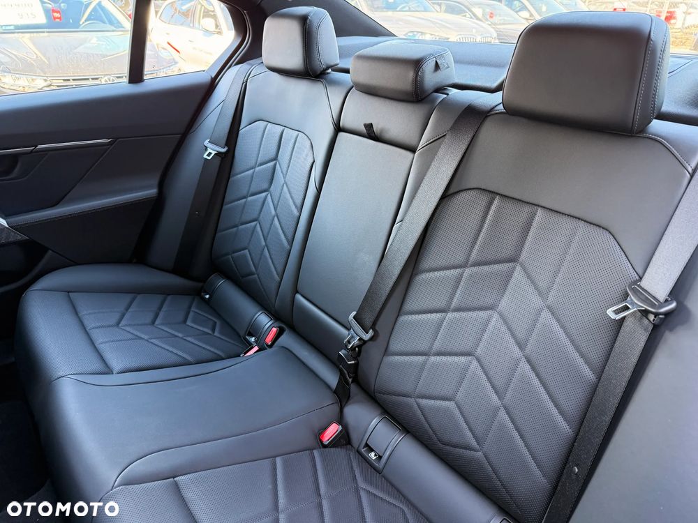 BMW Seria 5 520d - 32