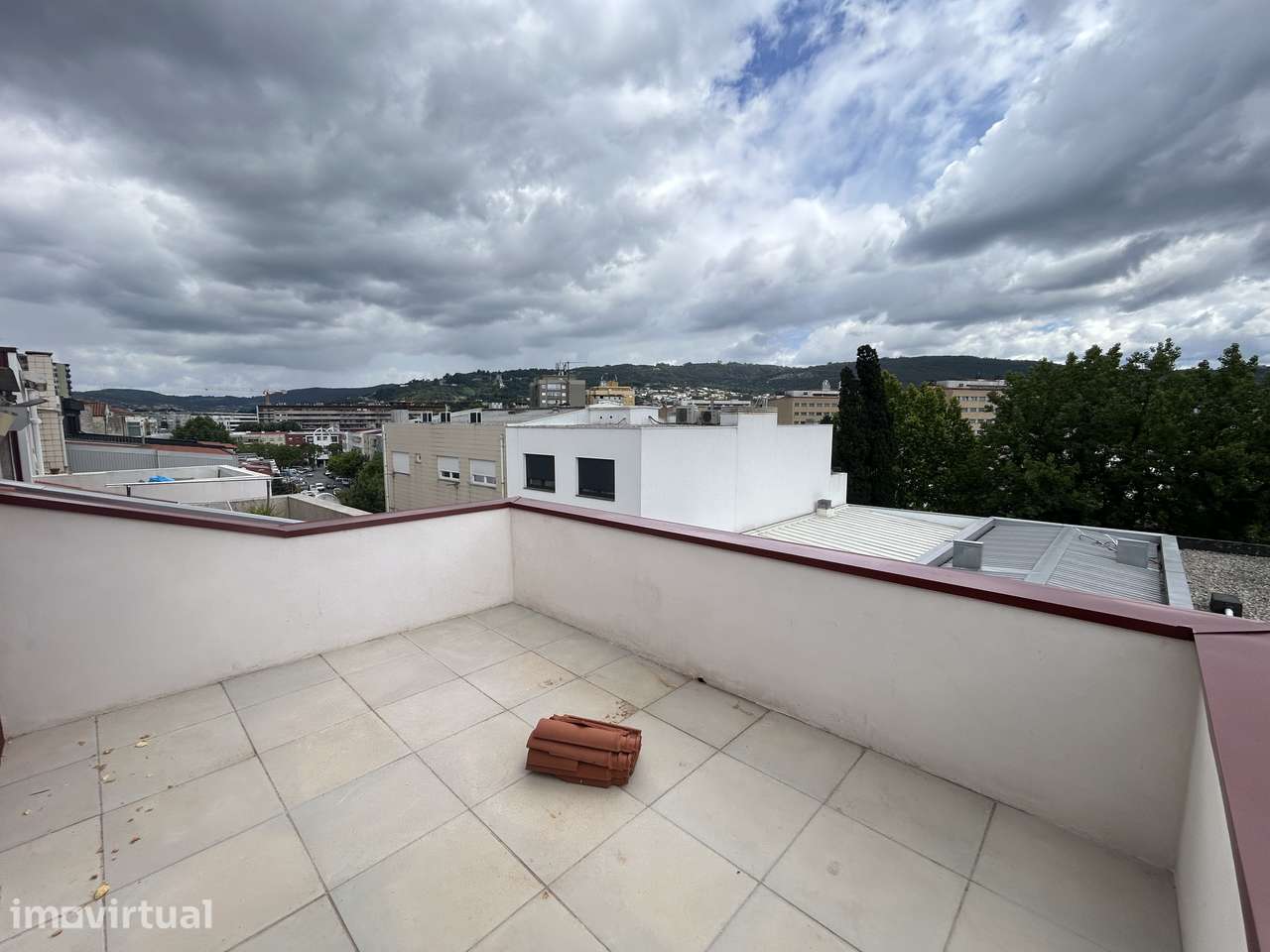 Duplex NOVO,c/ Cozinha Equipada,Varanda,Terraço,2 WC's,no Centro Braga - Grande imagem: 2/10