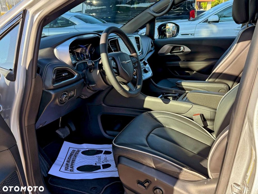 Chrysler Pacifica - 5